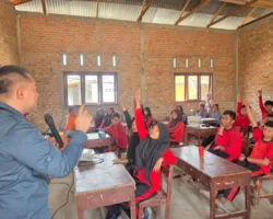 Melalui Program TJSL, PLN Icon Plus Gelar Edukasi Dunia Digital dan Salurkan Bantuan Sarana Pendidikan di UPT SMPN 10 Tambang