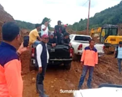 Komisi IV dan Tim BPBD Pasaman Barat Tinjau Perbaikan Jalan di Batas Samuik