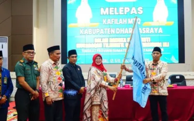 Wabup Leli Arni Lepas Kafilah Dharmasraya Menuju MTQ Provinsi Sumbar
