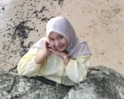 Tumpukan Sampah Menggunung di Pasar Panti Inpres