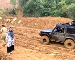 Demi Warga, Bupati Yulianto dan Rombongan Antar Bantuan untuk Warga Terdampak Bencana