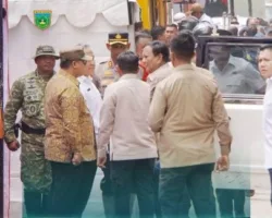Wako Hendri dan Wawako Allex Dampingi Presiden Prabowo Tinjau Perbaikan Jalan Nasional di Lembah Anai