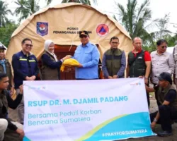 Terima Bantuan RSUP M Jamil Padang dan PT HK, Wabup Ahmad Fadly: Koq Kurang Laweh Tapak Tangan Jo Nyiru Kami Tampuang