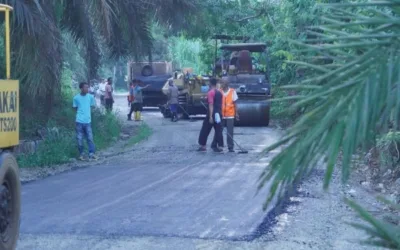 Lebih 20 Tahun Belum Tersentuh Perbaikan, Jalan Simpang Blok F Kecamatan Tiumang Kembali Menghitam