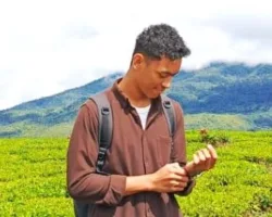 Berdiri di Tengah Reruntuhan: Pilihan Indonesia Menangani Bencana Tanpa Bantuan Asing