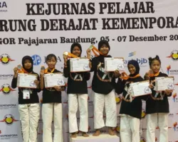 SDS IT Luqman Padang Sumbang Emas untuk Sumbar di Kejurnas Tarung Derajat 2025