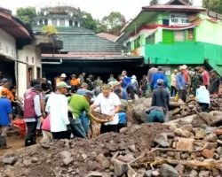 Ratusan Warga Ikuti Goro Akbar Bersihkan Masjid Darul Aman Toboh, Target Sholat Jumat Perdana 19 Desember