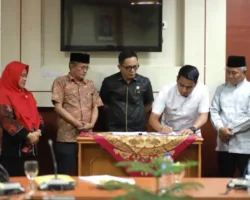 Wali Kota Solok dan Pimpinan DPRD Tandatangani Berita Acara Penyempurnaan Hasil Evaluasi APBD 2026