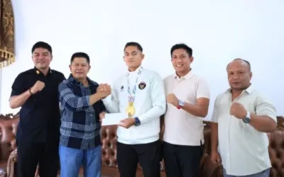 Raih Medali Emas SEA Games XXXVIII, Atlet Dayung M. Ali Mardiansyah Dijamu Bupati Welly