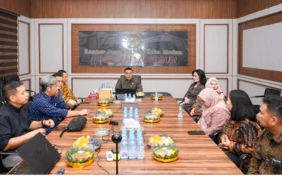 Kunjungi Dua Kantah di Sumut, Wamen Ossy Monitoring Kesiapan WBBM hingga Serahkan Sertipikat kepada Masyarakat