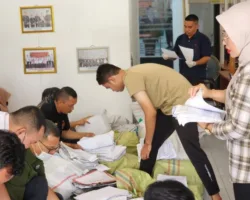 Masuki Pekan Kedua, Bawaslu Pesisir Selatan Lanjutkan Pemilahan Arsip Pemilu