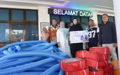 Anggota DPR RI Cindy Monica Serahkan Bantuan untuk Masyarakat Kota Pariaman