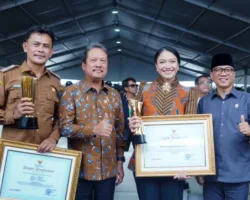 Bupati Annisa Terima Penghargaan Upakarya Wanua Nugraha, Sungai Duo Juara I Tata Kelola Pemerintah Desa Nasional