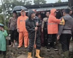 Gubernur Mahyeldi Tinjau Lokasi Terdampak Banjir Bandang Susulan di Nagari Maninjau