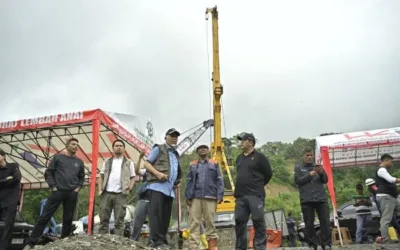 Gubernur Mahyeldi Tinjau Perbaikan Jembatan Kembar, Target Rampung Jelang Lebaran
