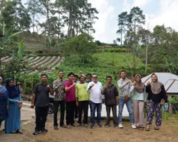 Bupati Eka Putra Tinjau Jalan Usaha Tani Dusun Bayua, Pembangunan Dijadwalkan Maret Tahun Ini