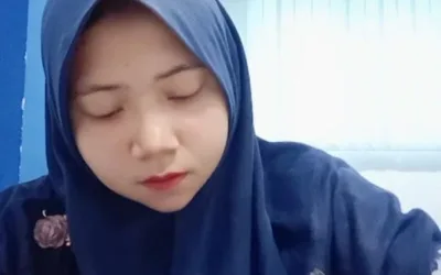 Menenun Mimpi di Langit Asing