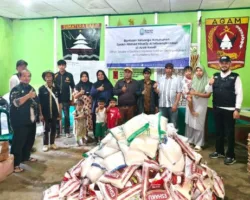 Wilayah Terisolir Longsor, LAZ Risalah Charity Bantu 483 Warga Nagari Pagadih Palupuh Agam