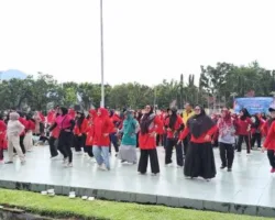 Ribuan Warga Pasbar Meriahkan Jalan Santai dan Senam Bersama