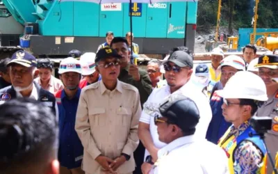 Tinjau Progres Pembangunan Jalan Lembah Anai, Menteri Hanggodo : Target Bulan Juli Selesai