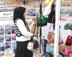 43 Pelaku UMKM di Solsel Pamerkan Produk di RTH Padang Aro