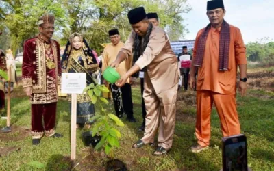 Wawako Pariaman Mulyadi Ikuti Tanam Pohon Serentak Seluruh Indonesia