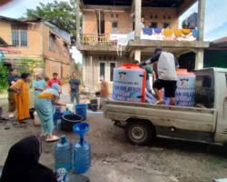 Saat Krisis Air, Bantuan YPJI Hadirkan Senyum Warga Kuranji