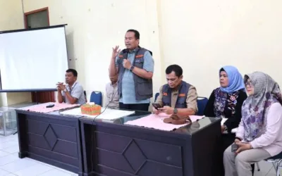 Wako Yota Balad Serahkan Bantuan Sembako untuk 109 Pedagang Pasar Pagi dan Basah