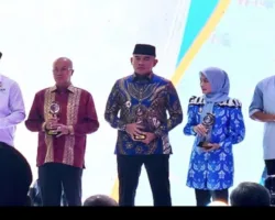 Sengaja Budi Syukur Toreh Sejarah Terima PWI Award Peduli Olahraga di HPN 2026