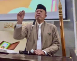 Tarawih di Masjid UI, Menteri Nusron Bicara Sanad Keilmuan dan Etika Kepemimpinan