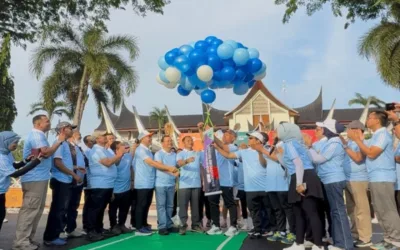 Dari Padang Sambut Piala Dunia 2026, Gubernur Mahyeldi Tendang Bola Simbolis