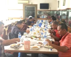 Sambut Ramadhan, DPC Pemerhati Jurnalis Siber Kota Bukittinggi Saling Jabat Salam