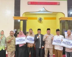 DT Peduli Sumbar Salurkan Bantuan Pemulihan UMKM dan Renovasi Masjid Nurul Yaqin