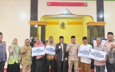 DT Peduli Sumbar Salurkan Bantuan Pemulihan UMKM dan Renovasi Masjid Nurul Yaqin