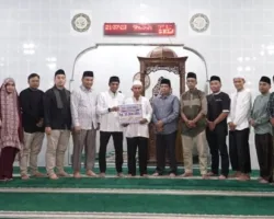 ‎Ketua DPRD Payakumbuh Salurkan Hibah untuk Masjid Baitul Inabah Padang Karambia
