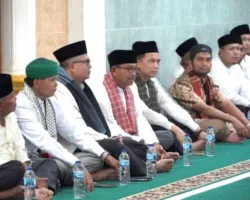 Safari Ramadan di Masjid Perjuangan RI, Rombongan Bupati H. Khairunas Disambut Hangat Masyarakat