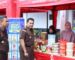 Kejari Bukittinggi Gelar Pasar Murah dan Bazar UMKM