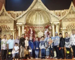 Ketua DPN BAPERMEN Hadiri Resepsi Pernikahan Putri Direktur Pemberdayaan dan Perlindungan Konsumen di Padang