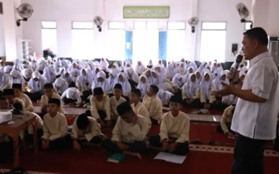 Pelajar SMPN 5 Batusangkar Peroleh Penyuluhan Literasi Digital dari Kominfo Tanah Datar