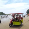 Libur Lebaran di Pantai Air Manis, Ini Kata Wisatawan…