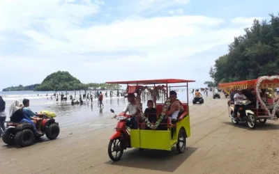 Libur Lebaran di Pantai Air Manis, Ini Kata Wisatawan…