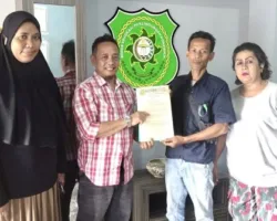 Dirwaster Badan Advokasi Perlindungan Konsumen (BAPERMEN) Sumbar Serahkan SK DPD Kota Padang