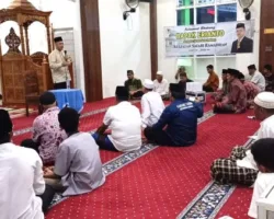 Safari Ramadhan DPRD Padang: Erianto Serahkan Rp25 Juta untuk Pengembangan Masjid Abrar