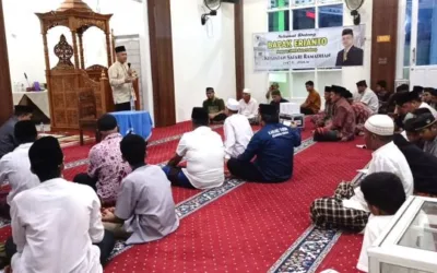 Safari Ramadhan DPRD Padang: Erianto Serahkan Rp25 Juta untuk Pengembangan Masjid Abrar