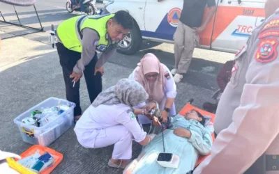 Tim Rescue BPBD Kota Padang Evakuasi Warga Pingsan di Kawasan Purus