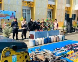 Polres Dharmasraya Musnahkan Ratusan Botol Miras Hasil Operasi Pekat Singgalang 2026