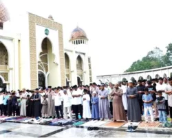 Sambut Idulfitri, Ribuan Warga Padati Salat Id di Masjid Agung Manarul ‘Ilmi