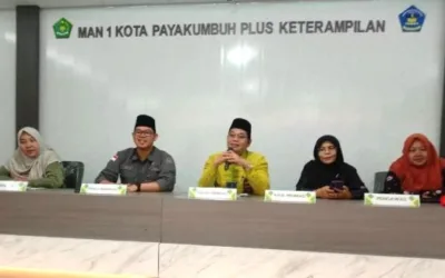 Kakan Kemenag Hendri Yazid Beri Pembinaan GTK MAN 1 Kota Payakumbuh