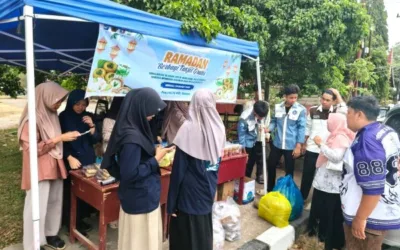 Bulan Berkah SMA Negeri 3 Painan Bagikan Takjil Gratis untuk Masyarakat