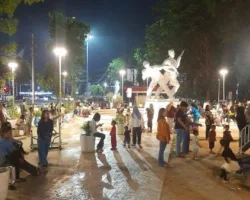 Masyarakat Menikmati Pesona Taman Rimbo Kaluang di Libur Lebaran